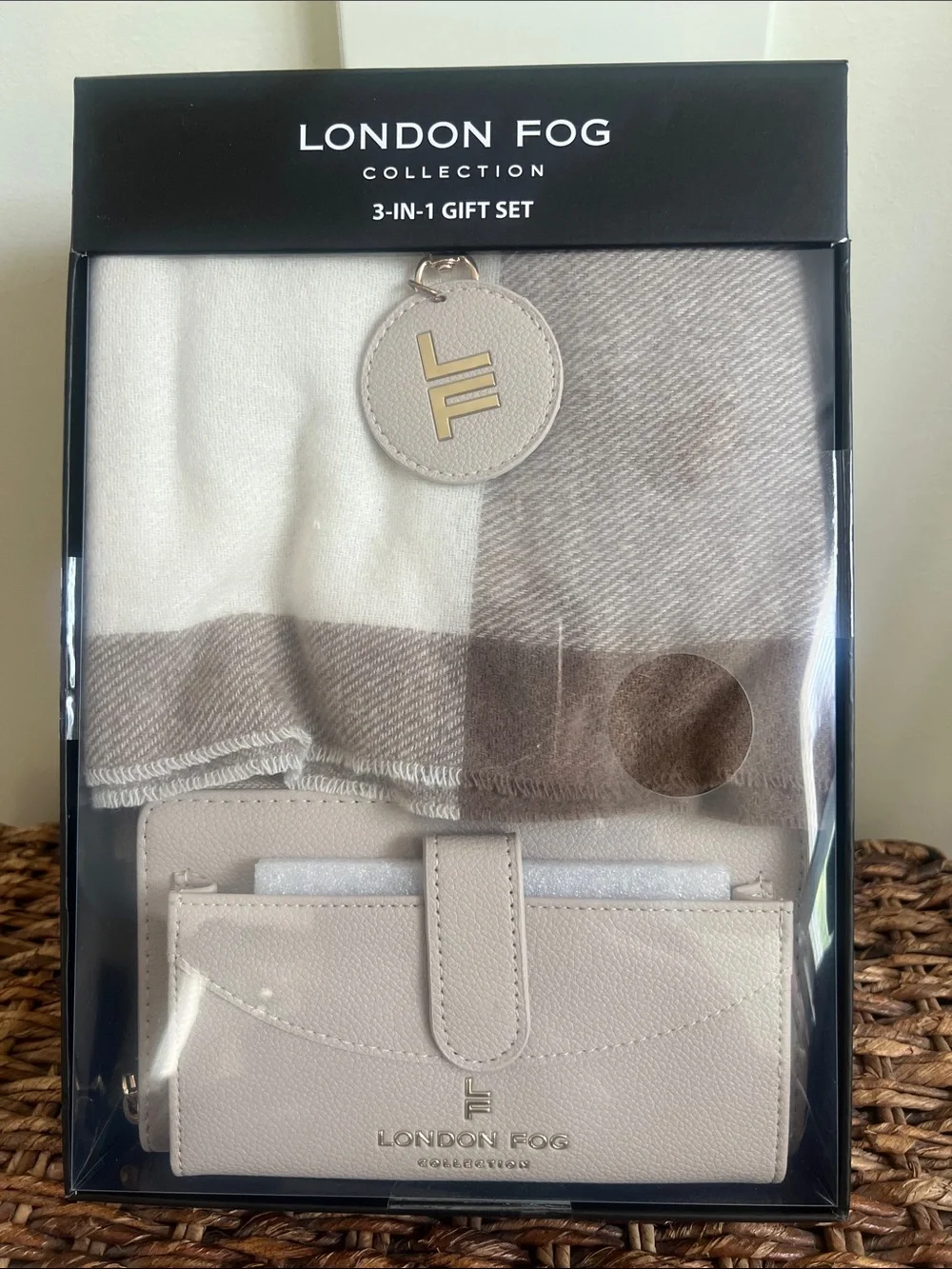 London Fog Beige & Cream 3-in-1 Scarf and Wallet Key Chain Gift Set